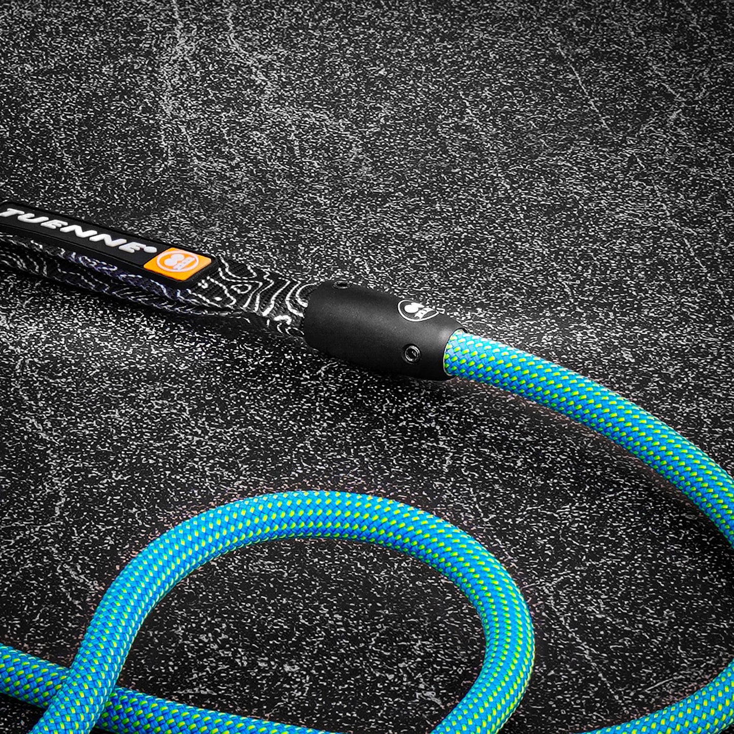 Ion Blue Rope Dog Leash by Tuenne – close product view