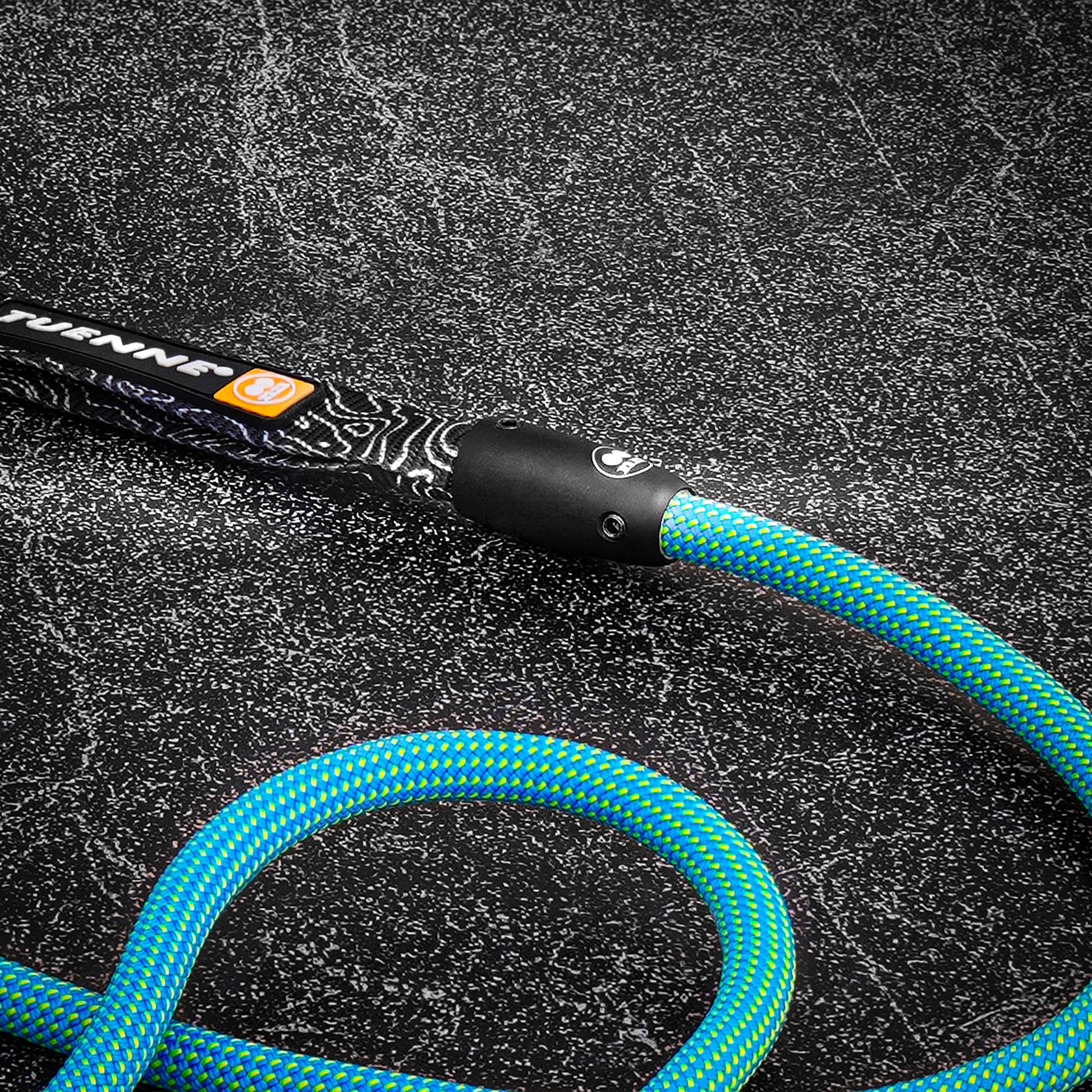 Ion Blue Rope Dog Leash by Tuenne – close product view