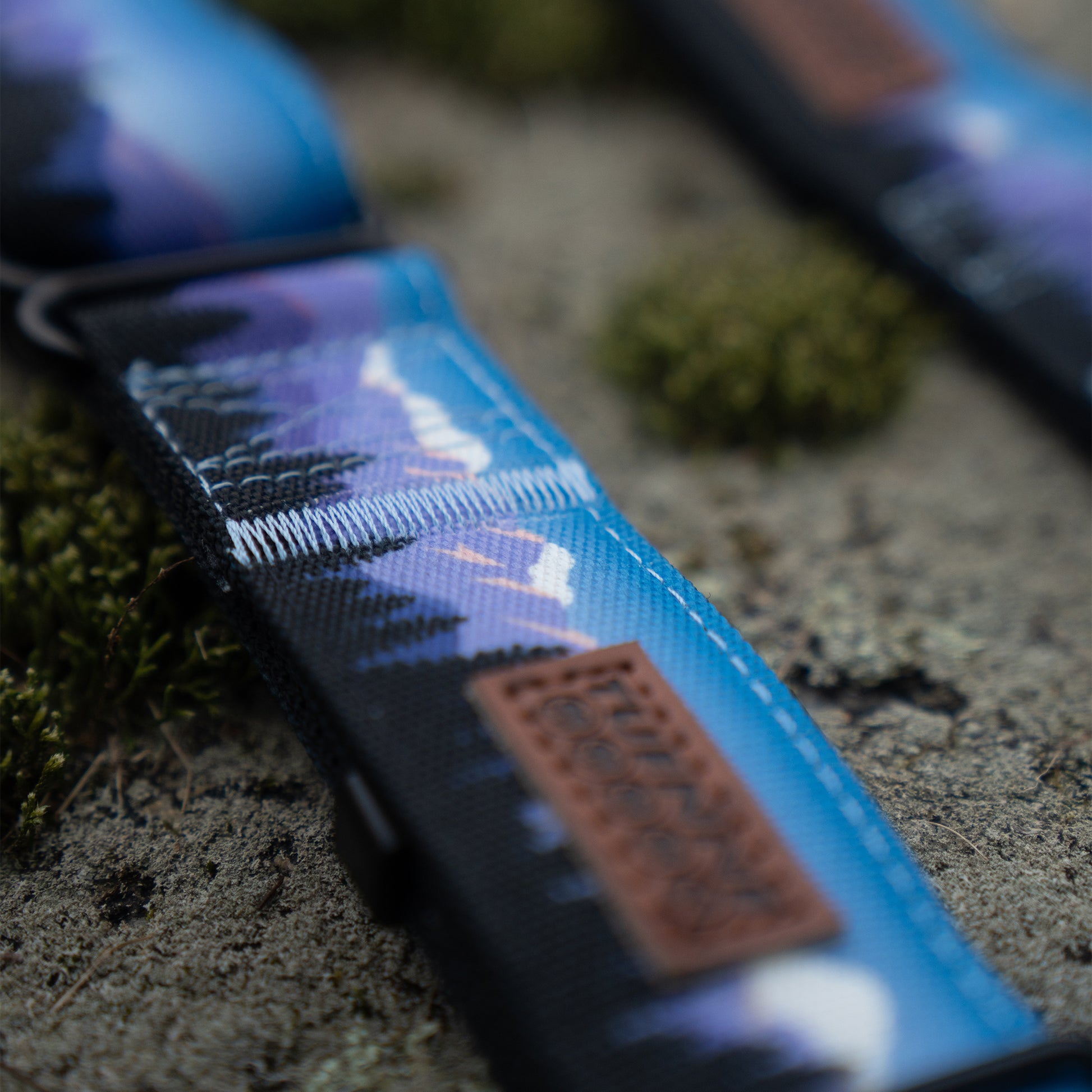 frog clip dog leash martingale collar mountain design