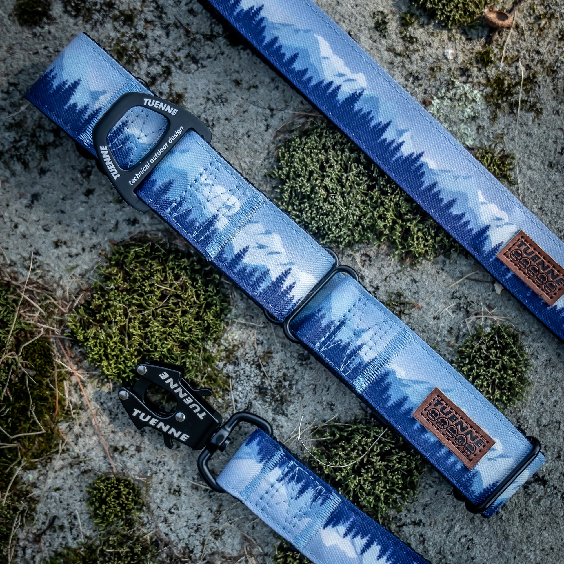 Close-up of Tuenne Sierra Nevada collar featuring frog clip and wide nylon webbing