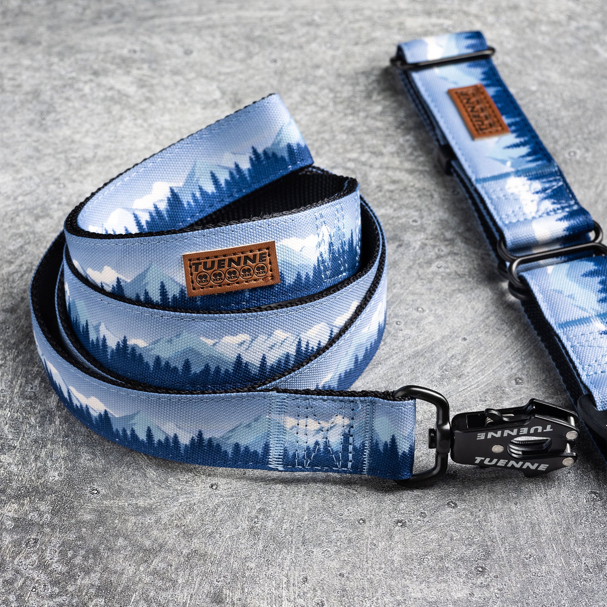 Tuenne Sierra Nevada dog leash and collar set in blue and purple – full product view