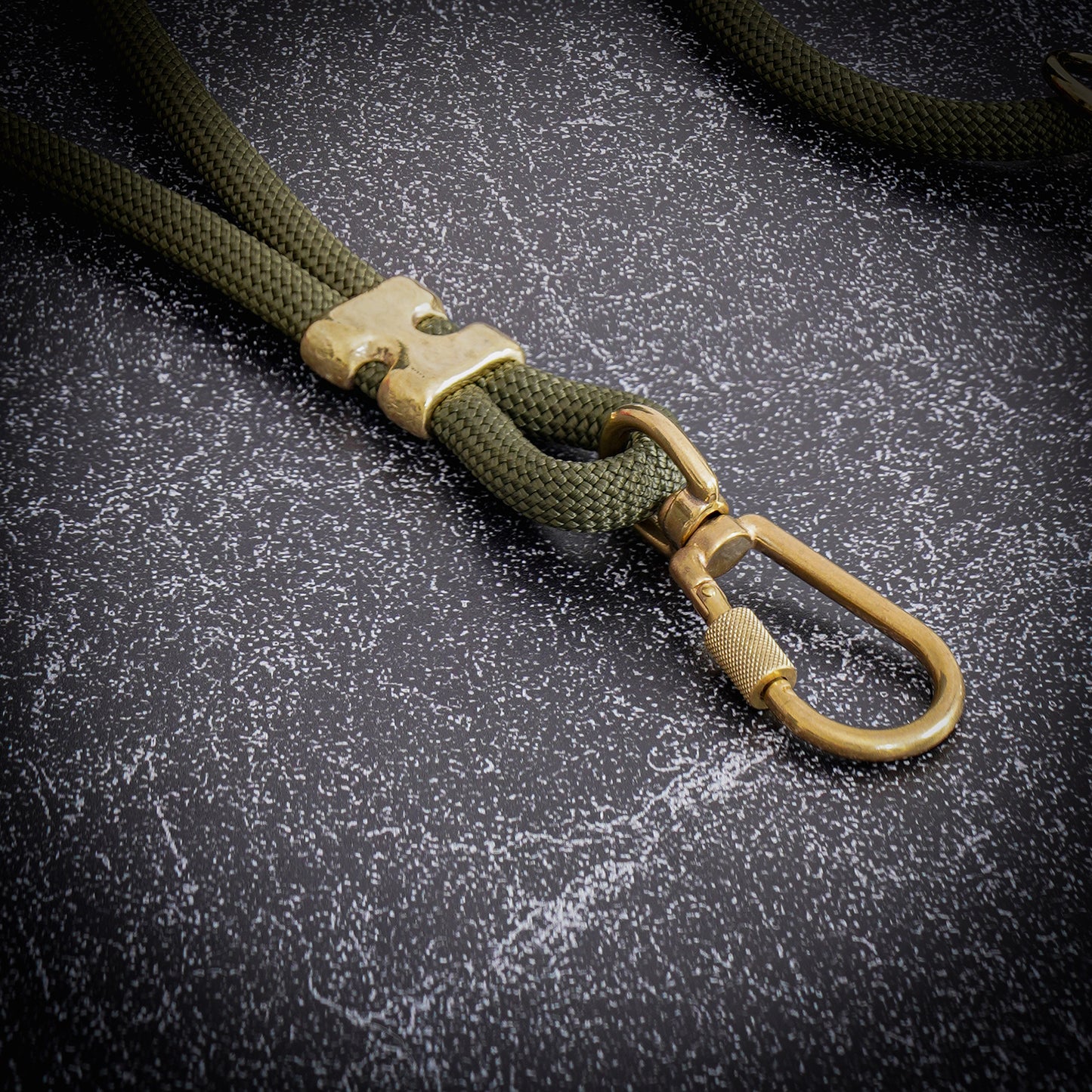 Solid brass auto-locking carabiner and integrated traffic handle on TUENNE Atelier climbing rope dog leash