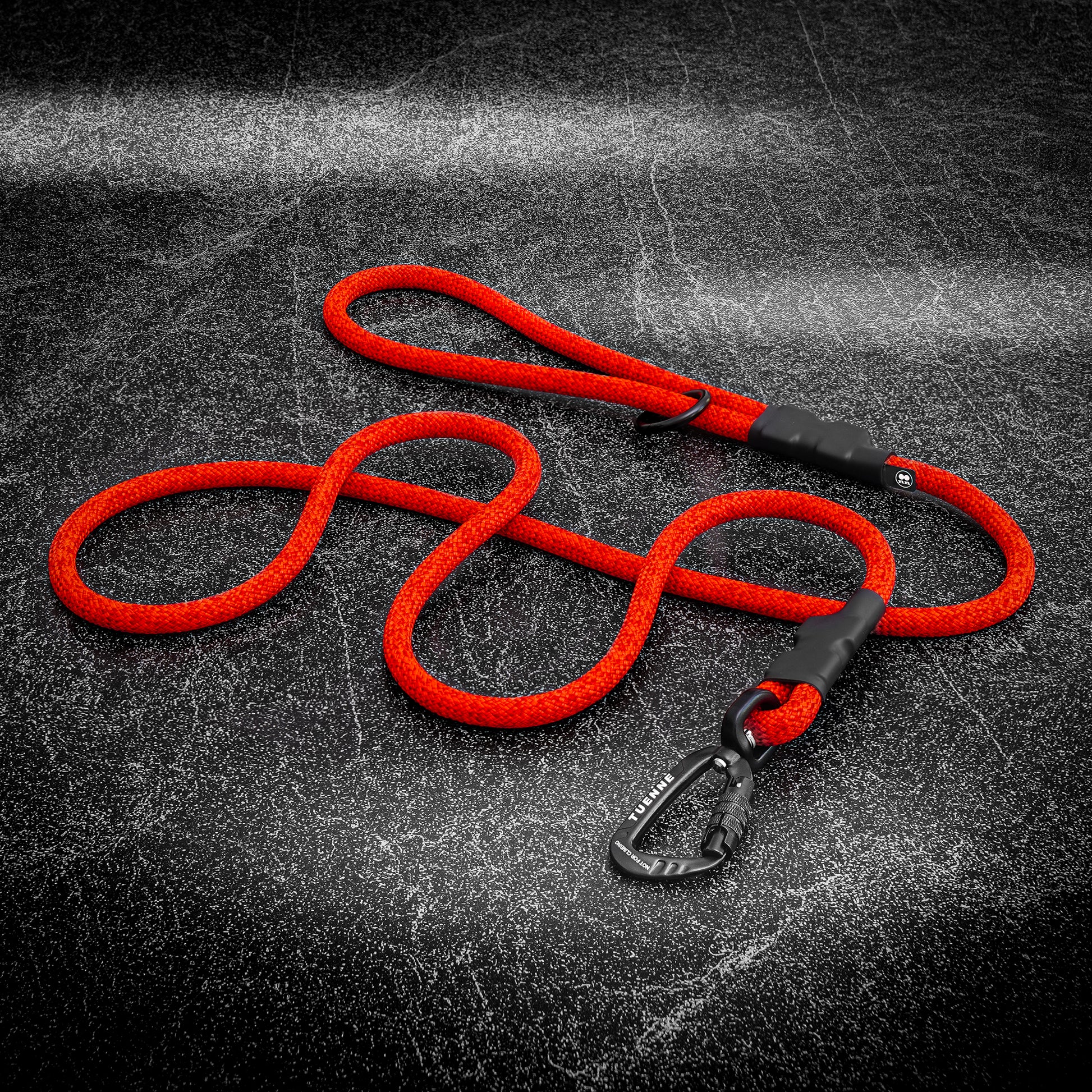 Red Norte rope dog leash by Tuenne