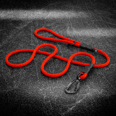 Red Norte rope dog leash by Tuenne