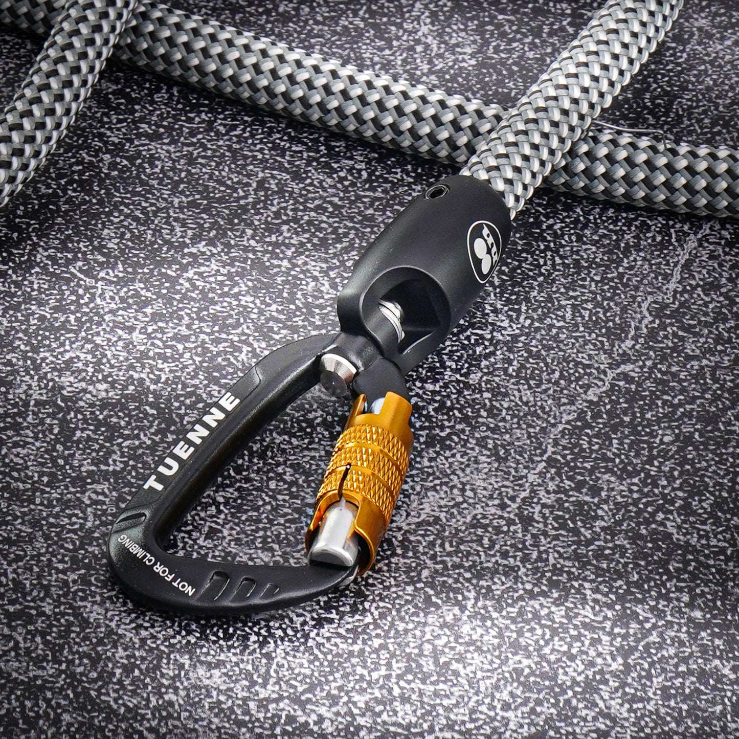 Customizable Boulder Hybrid rope dog leash with swiveling carabiner Gray close