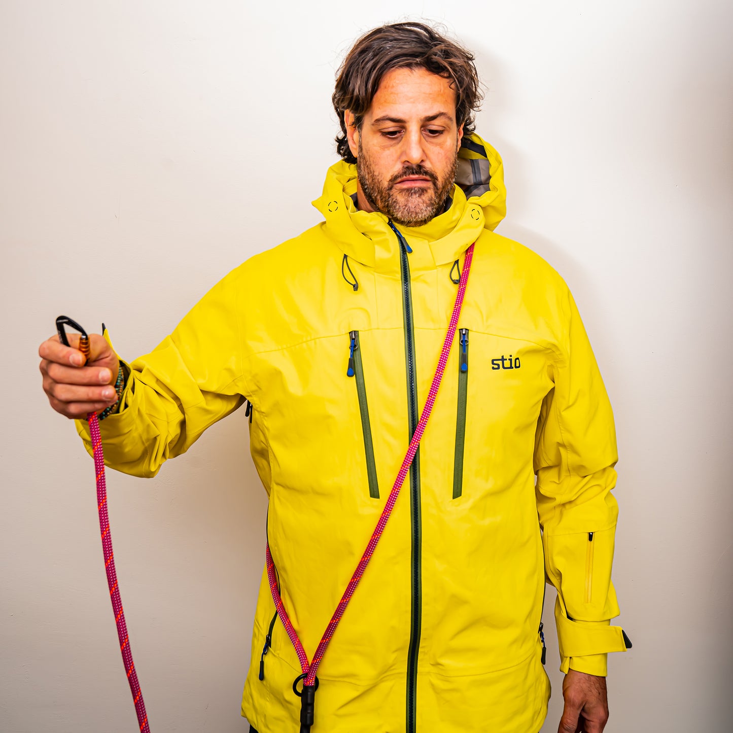 Man wearing Tuenne CrossBody Sling Leash hands-free