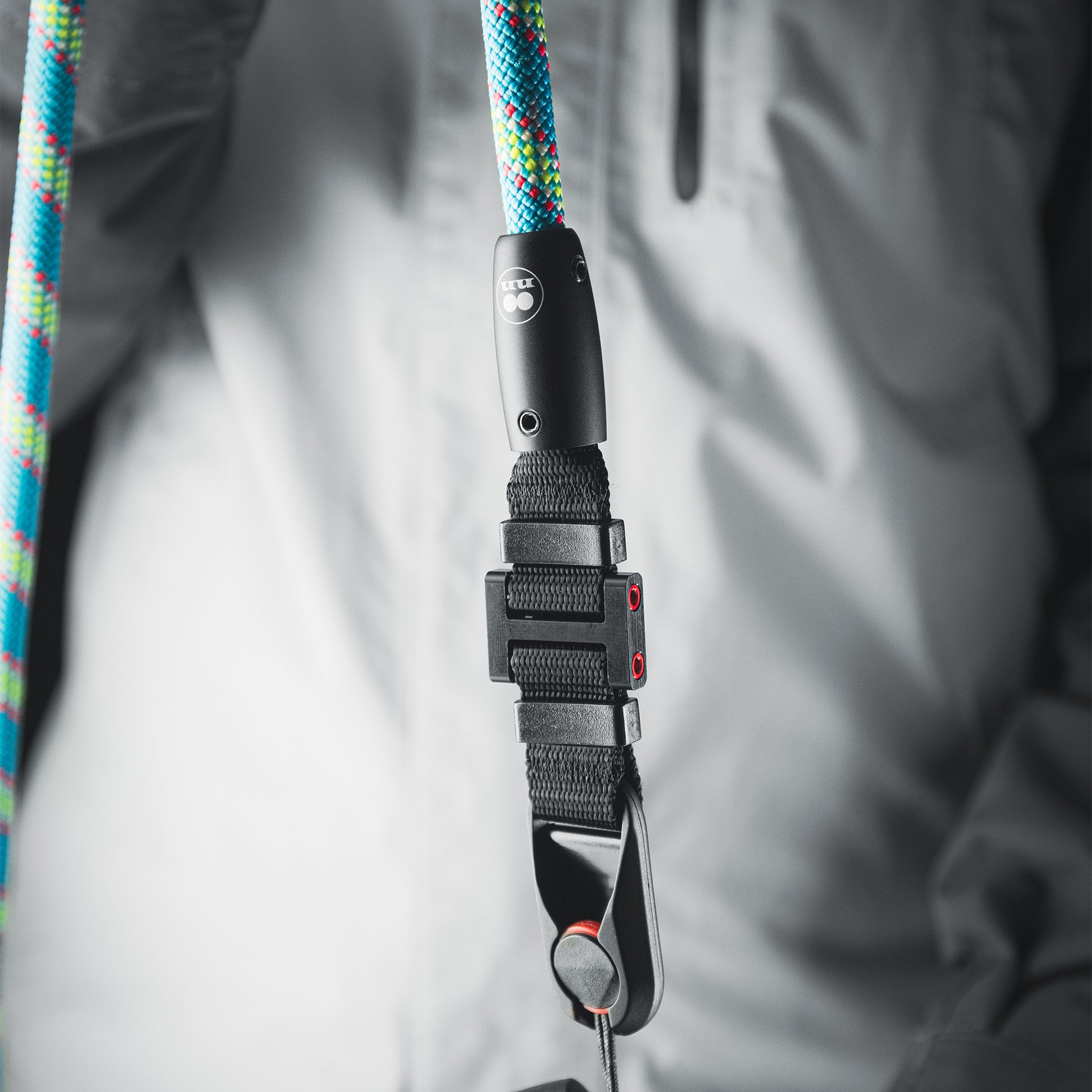 Close-up of modular climbing rope detail on Tuenne camera strap Peak Design connect