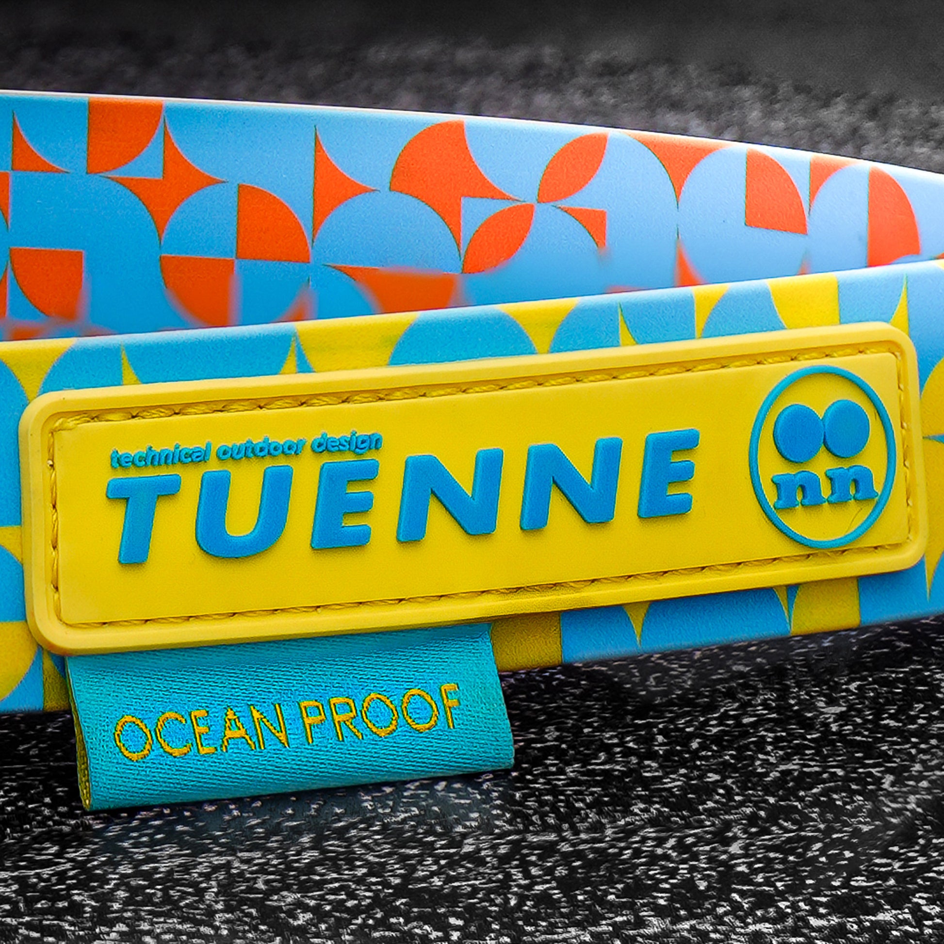 Waterproof dog collar in yellow – Geo Oceanproof by Tuenne close-up