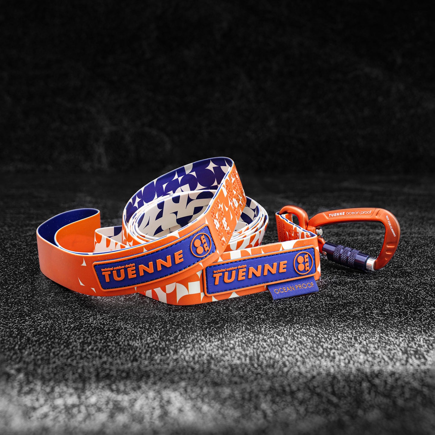 Waterproof orange dog leash with silicone-coated webbing by Tuenne – Oceanproof and odor-resistant