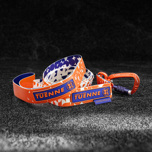 Waterproof orange dog leash with silicone-coated webbing by Tuenne – Oceanproof and odor-resistant