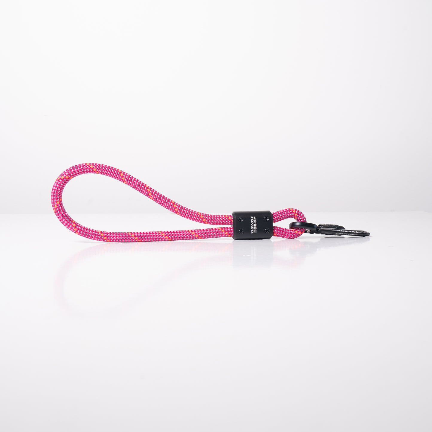 SEND-IT Mini Traffic Dog Leash by Tuenne carabiner black pink