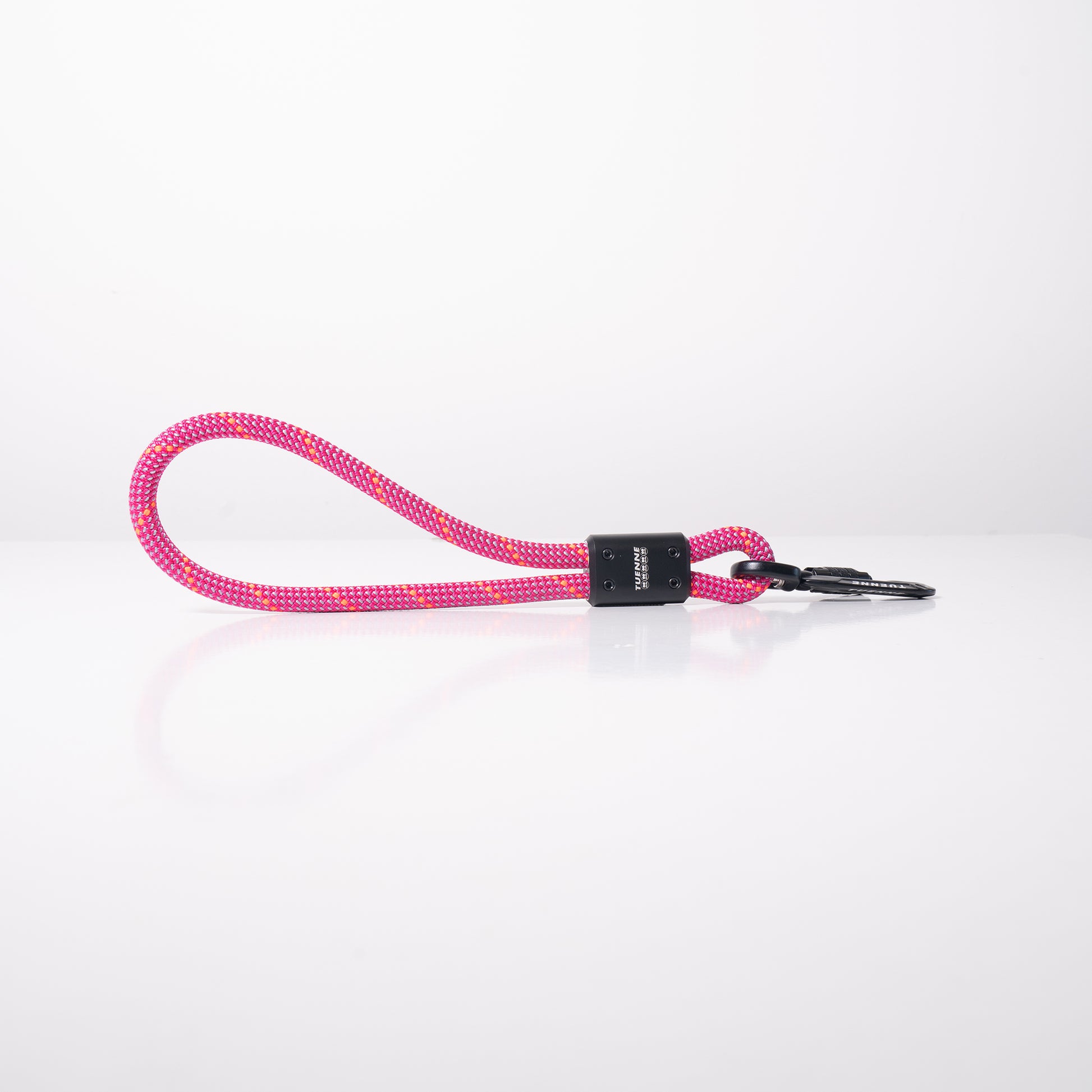 SEND-IT Mini Traffic Dog Leash by Tuenne carabiner black pink