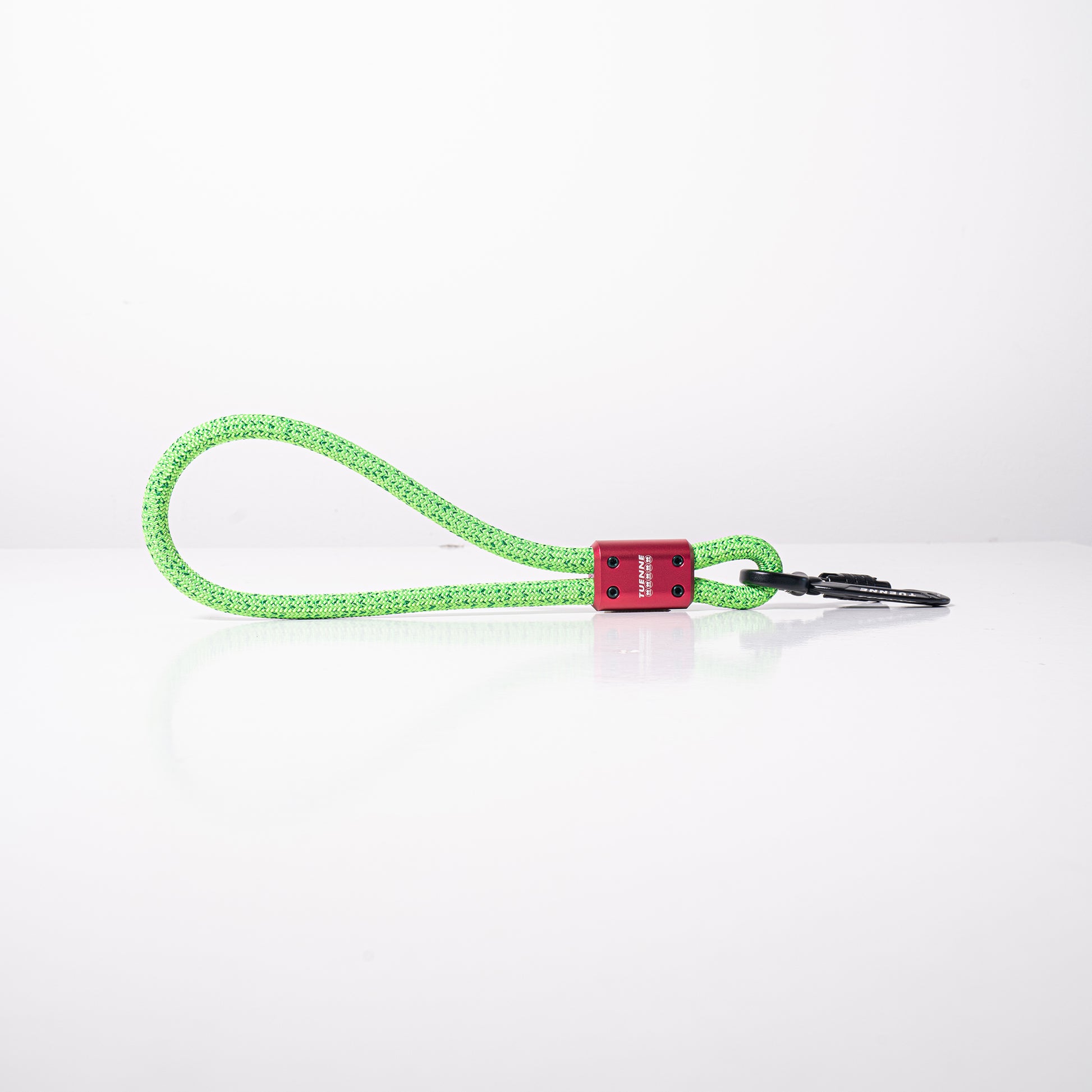 SEND-IT Mini Traffic Dog Leash by Tuenne green pink carabiner