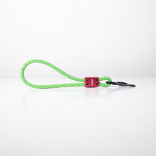 SEND-IT Mini Traffic Dog Leash by Tuenne green pink carabiner