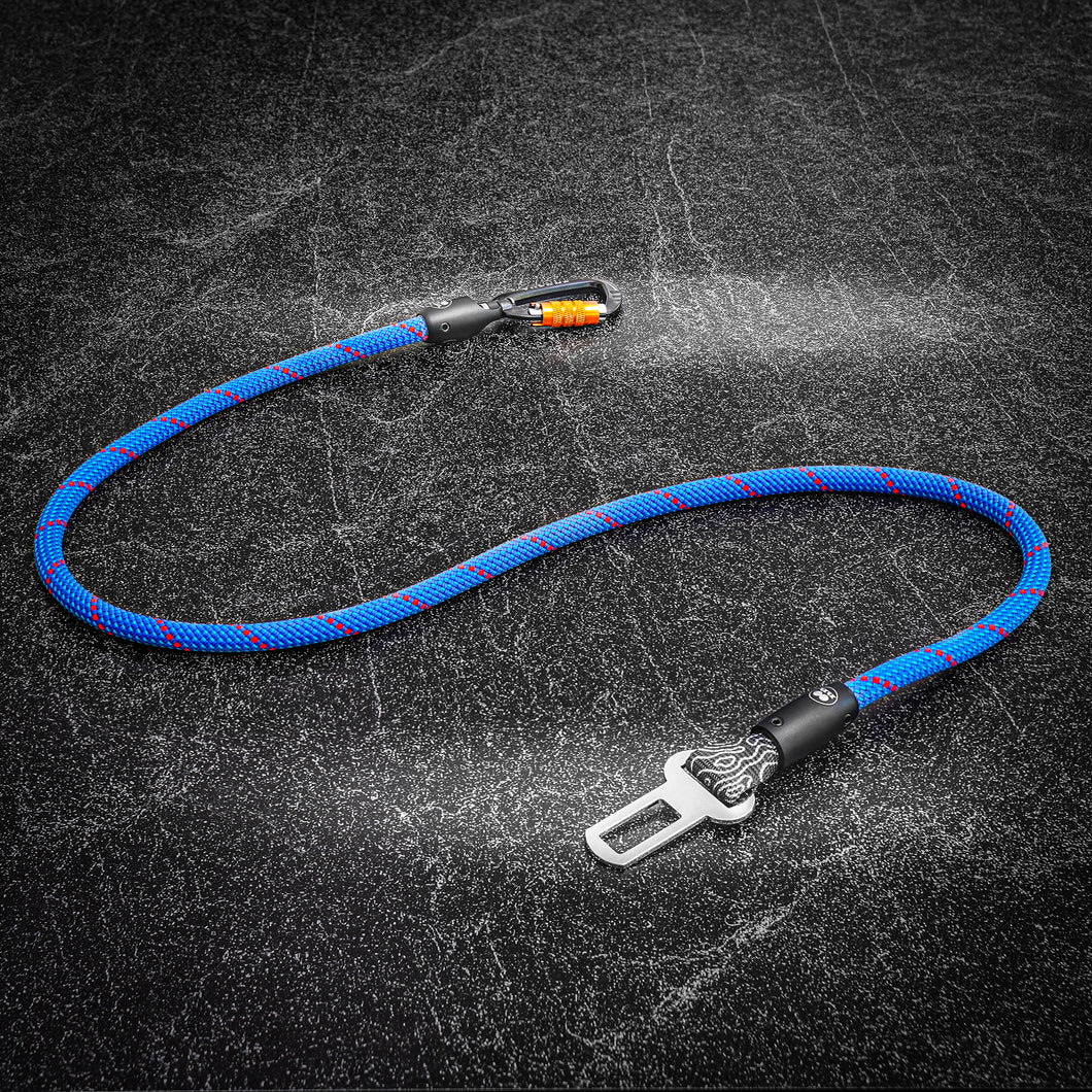 Tuenne Stay-Put Car Dog Seatbelt with climbing rope and carabiner blue