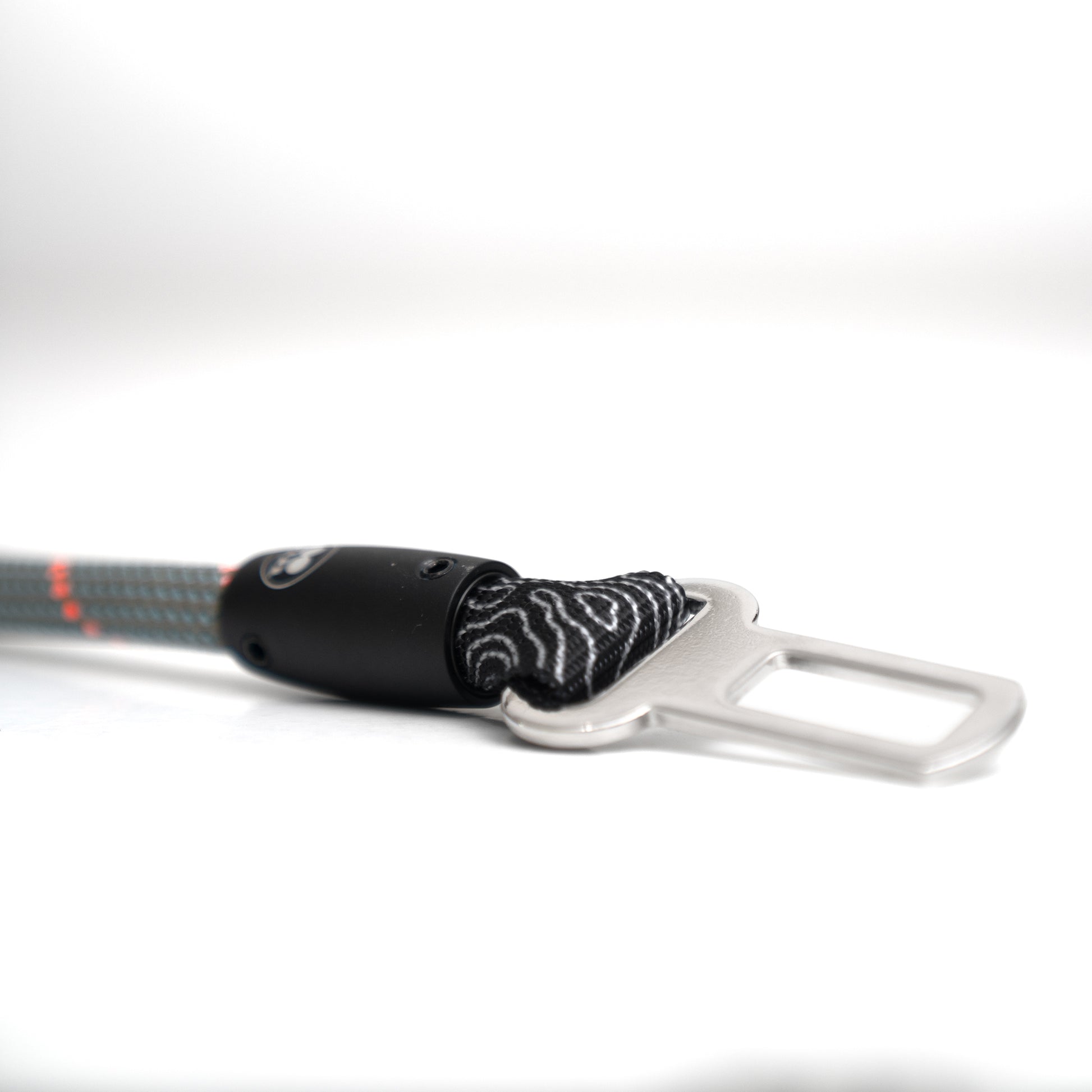 Close-up of belt clip on Stay-Put Dog Seatbelt by Tuenne