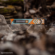 Close-up of adjustable Tuenne dog collar featuring Southwestern graphics