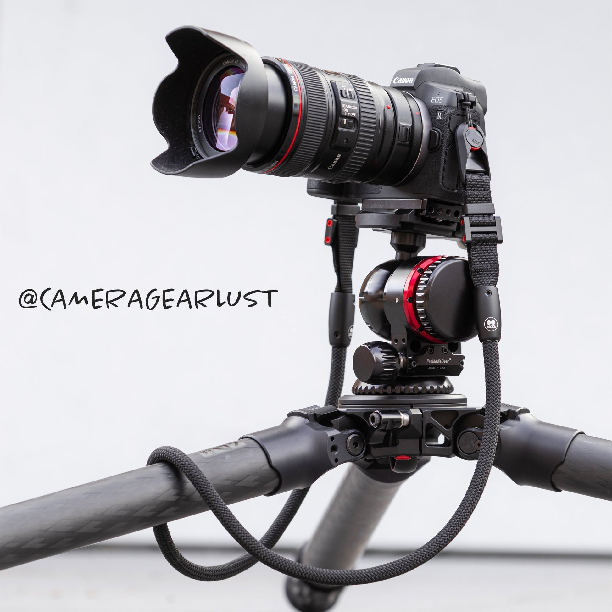 Black climbing rope camera strap compatible with Peak Design by Tuenne setup