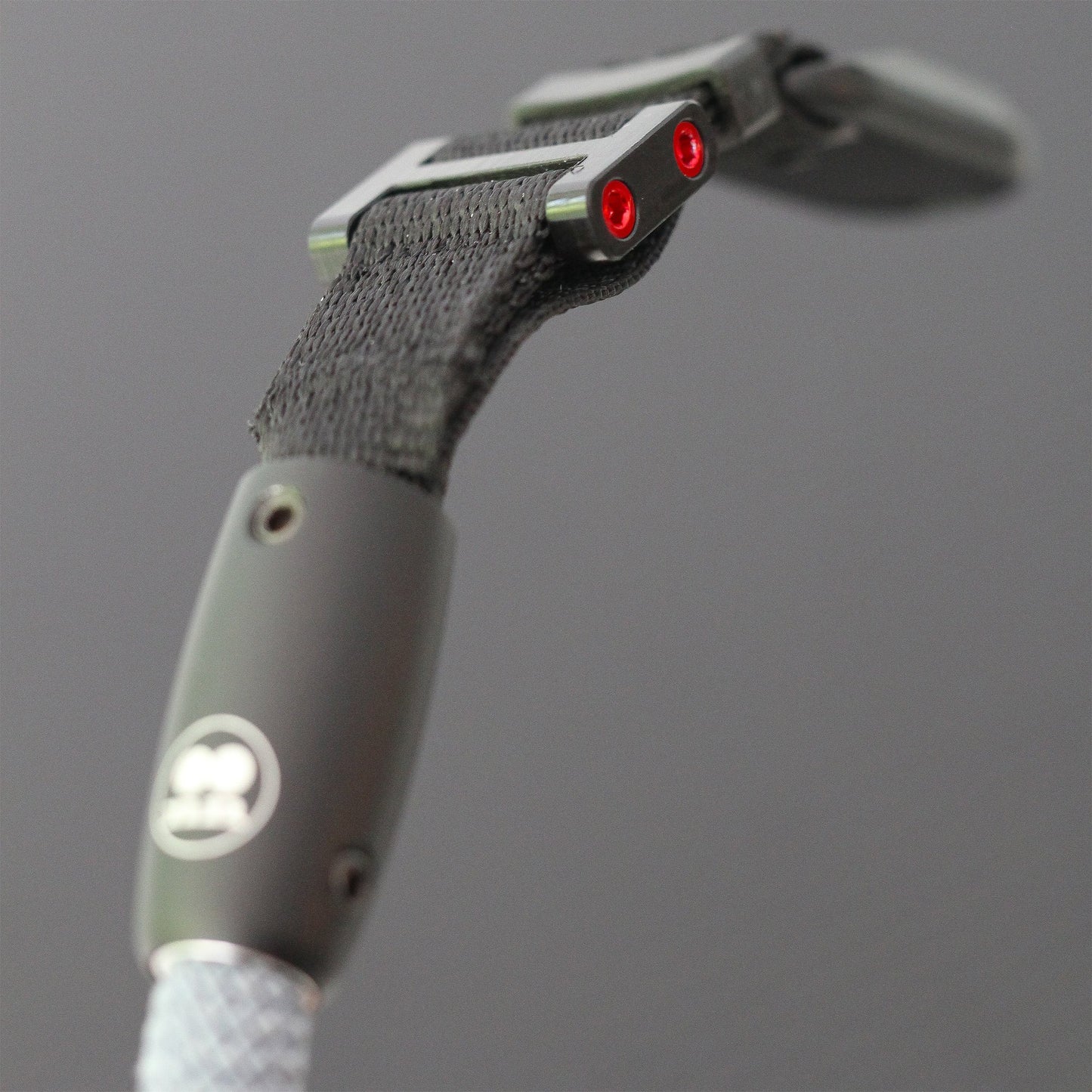 Close-up of modular climbing rope detail on Tuenne camera strap Peak Design connection