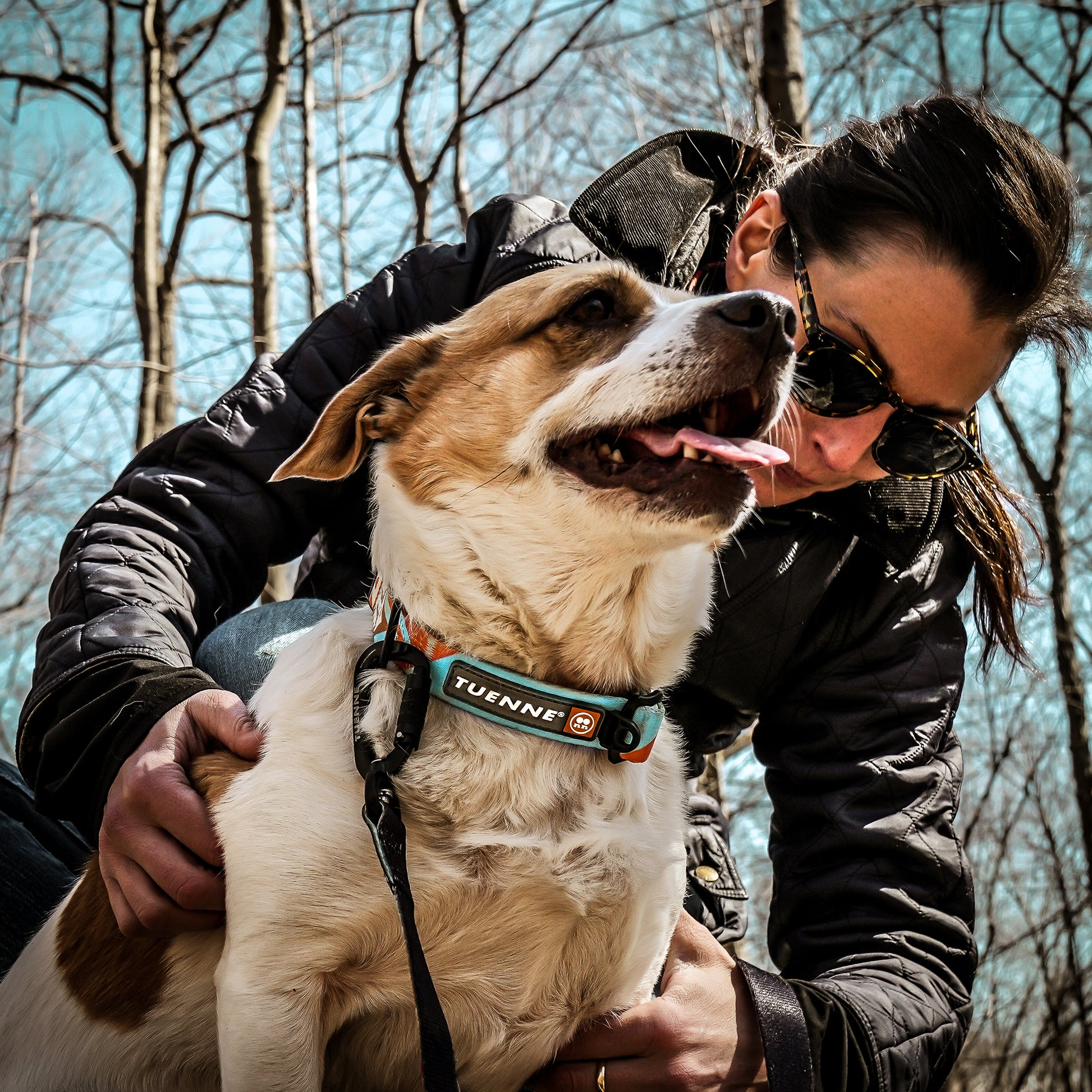 Tuenne Southwest Dream leash with high-quality auto-locking carabiner on dog with woman