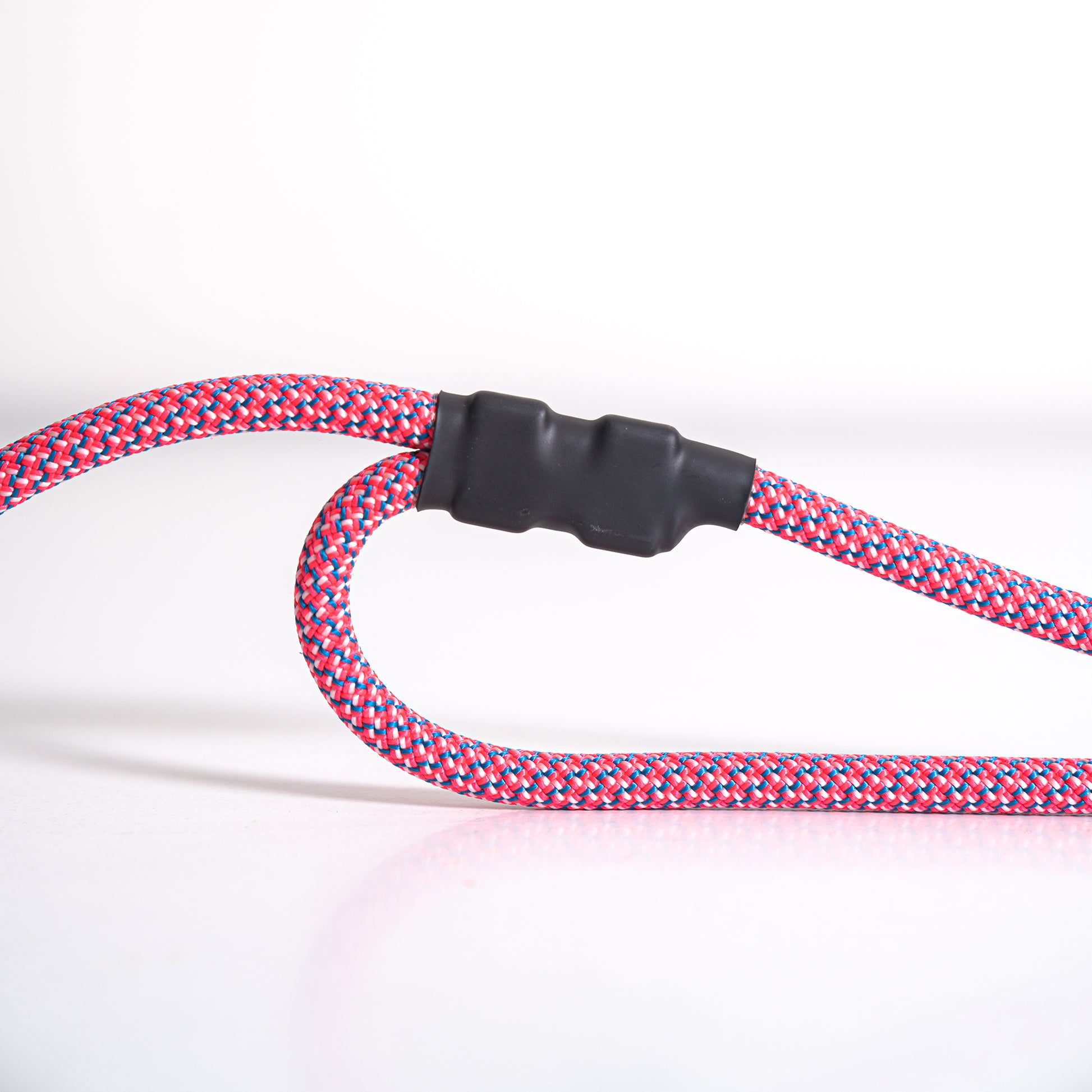 Close-up of traffic handle on pink Tuenne leash